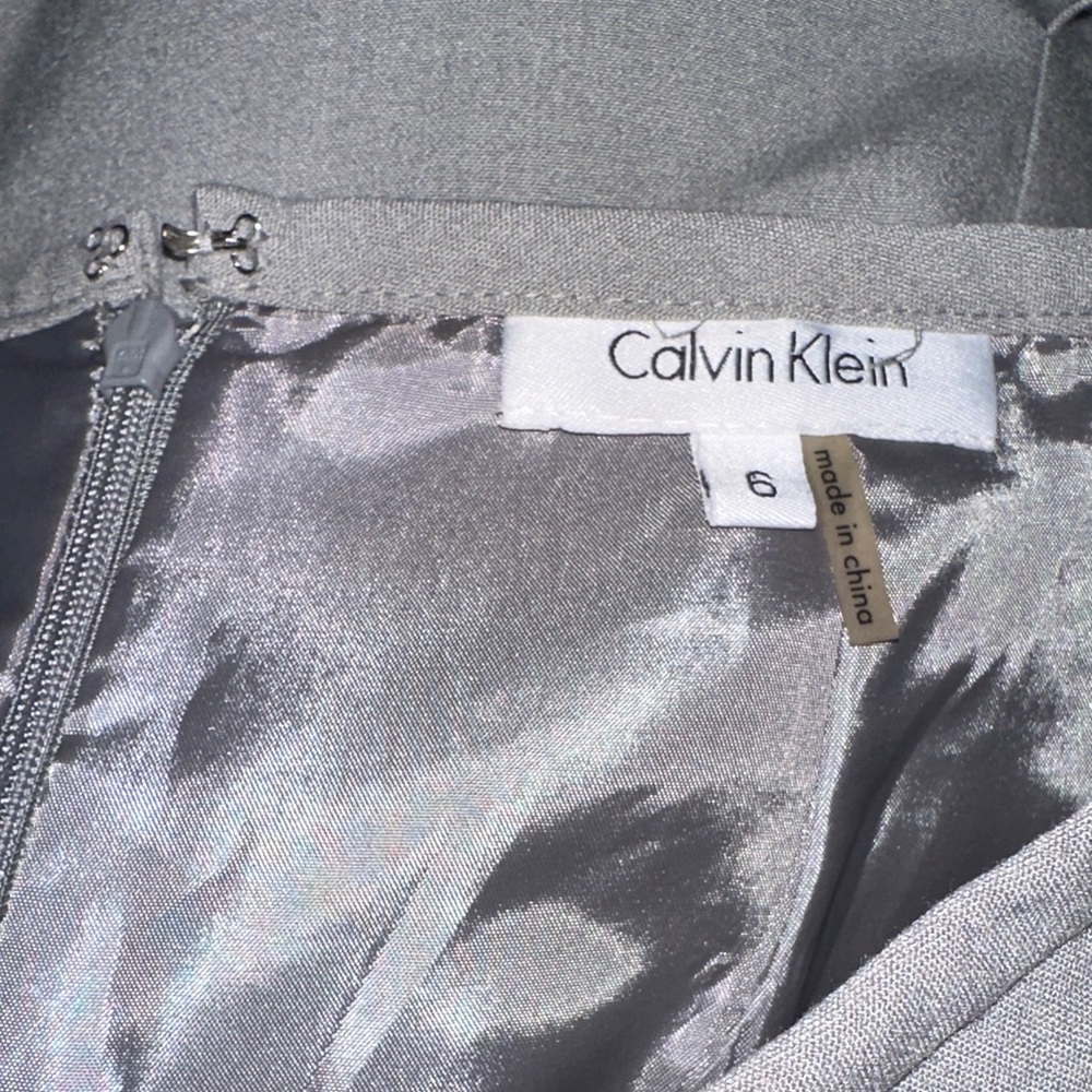 Calvin Klein Elegant Gray Pencil Skirt - Picture 3 of 3